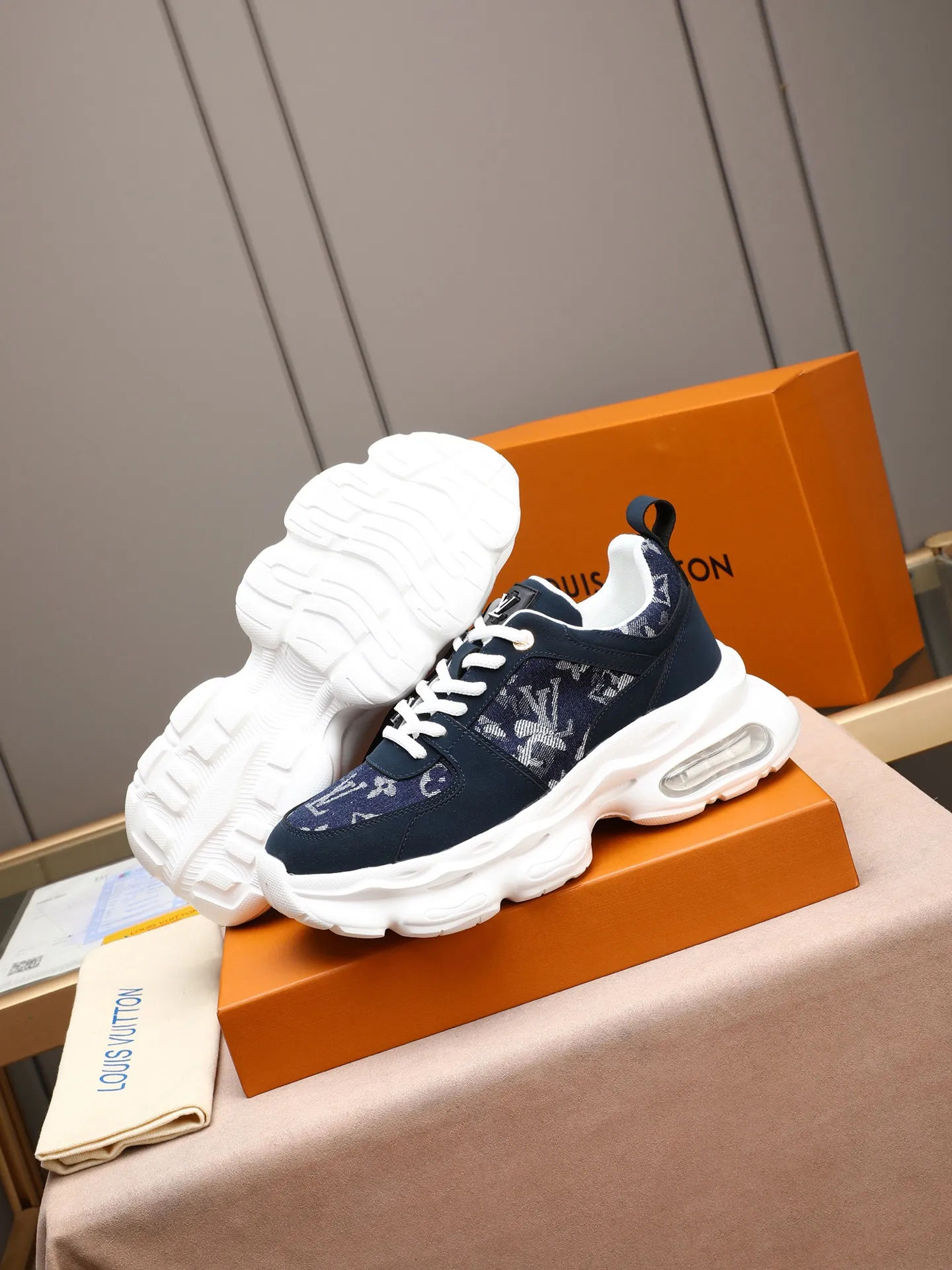 Men's shoes 💰460 [LV] Made of imported L special materials spliced ​​with cowhide and comfortable mesh lining. Private molded foam air cushion outsole, super light and comfortable on the feet! Perfect last shape, generous and fashionable design, 5 colors available! Code number: 38–44 (45 customized